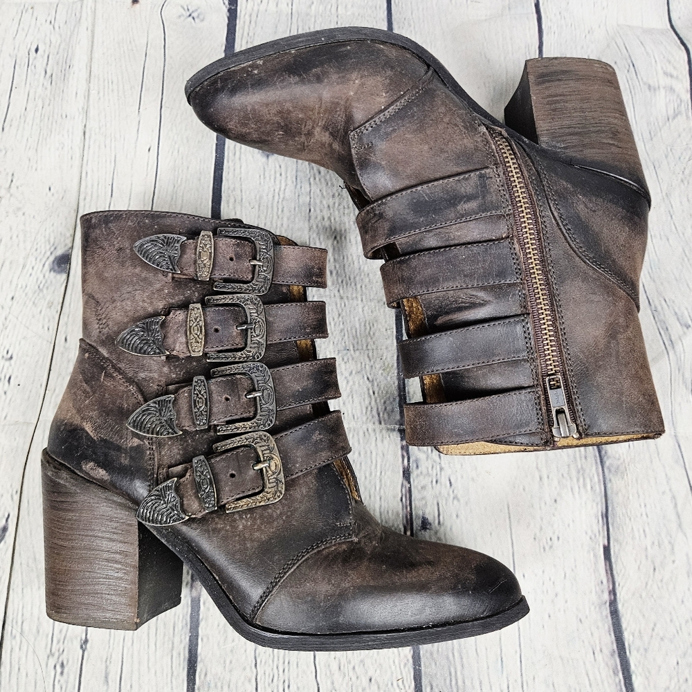 CIRCLE G | distressed leather buckle detail size zip heeled boots
